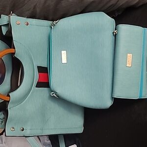 Gucci purse with makeup bag & wallet